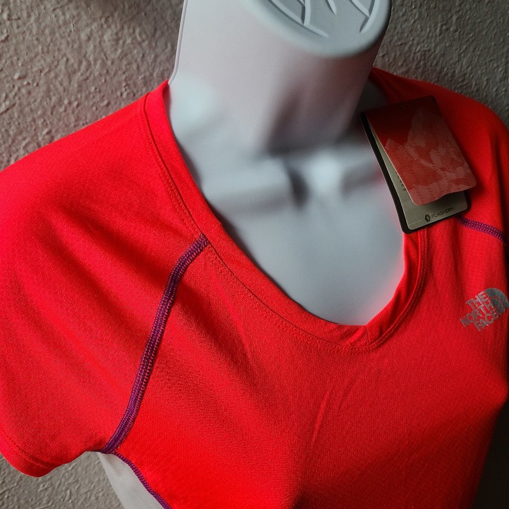 THE NORTH FACE women's tops